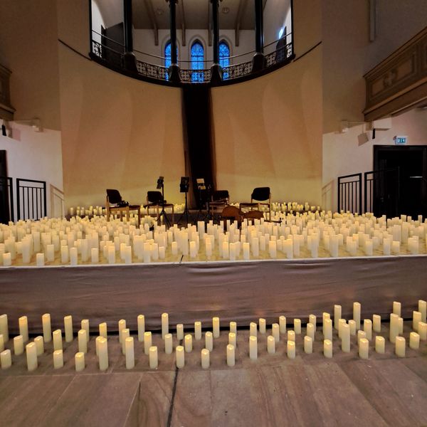 Erlebe kulturelle Vielfalt in historischer Kirche