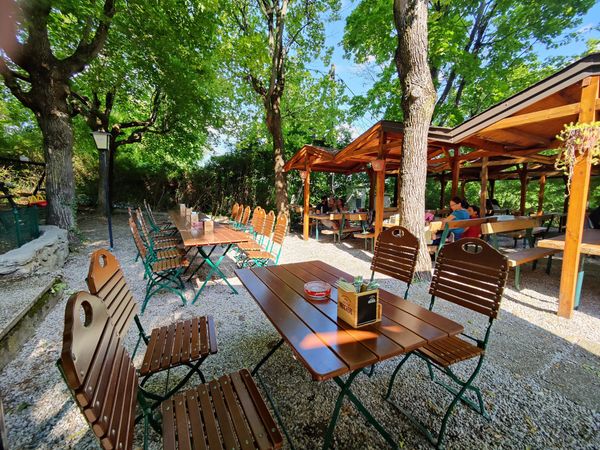 Idyllische Raststätte für Wanderer und Naturfreunde