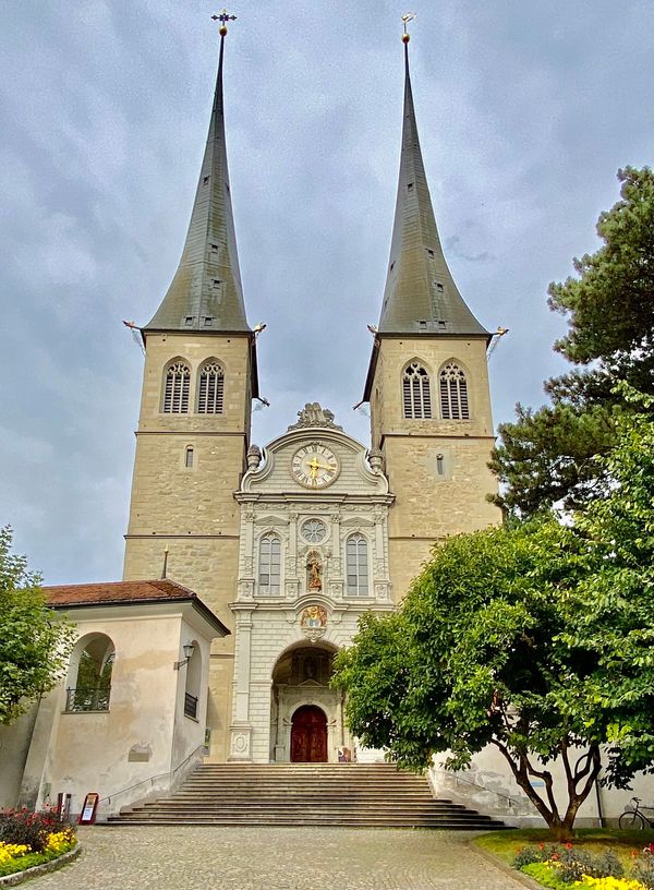 Lichtfestival in historischer Kirche