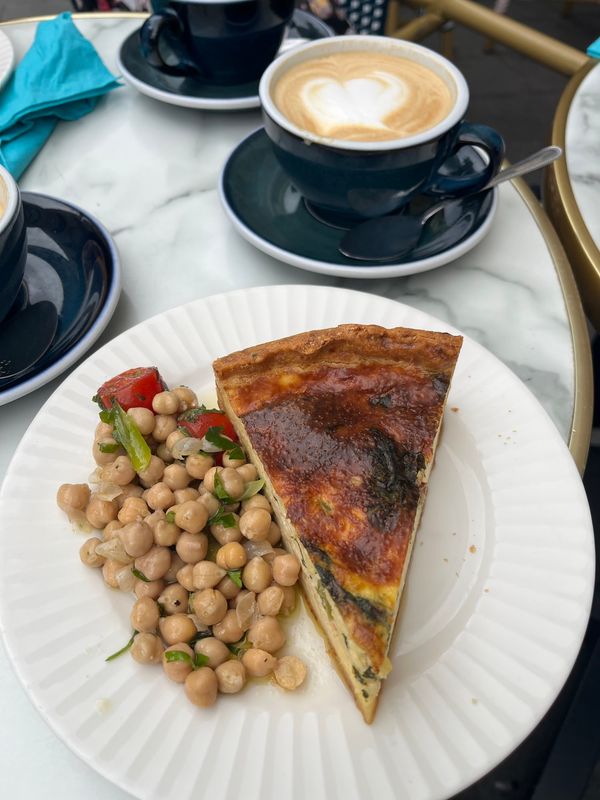 Spezialkaffee und Sommerbrunch