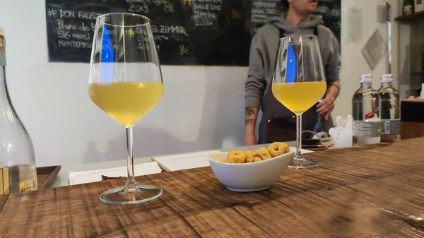 Natürliche Weine und echte Küche