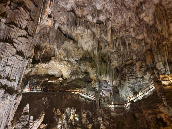 Geheimnisvolle Höhlenwelt entdecken