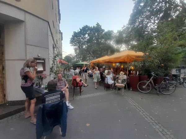 Gemütliches Café mit hausgemachten Köstlichkeiten