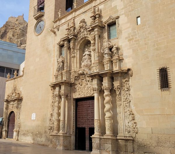 Bewundern Sie Alicantes älteste Kirche