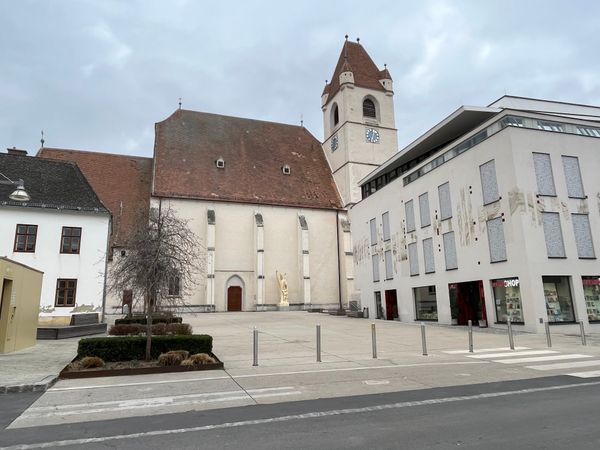 Bewundere gotische Architektur in voller Pracht