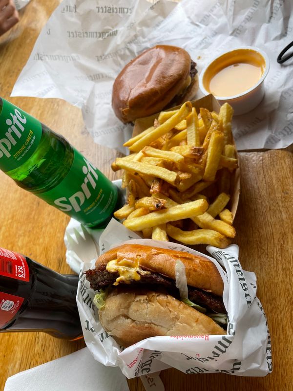 Kultige Burger unter der U-Bahn