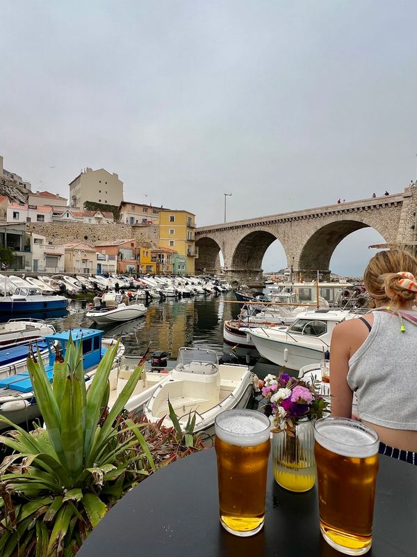 Aperitif am Hafen