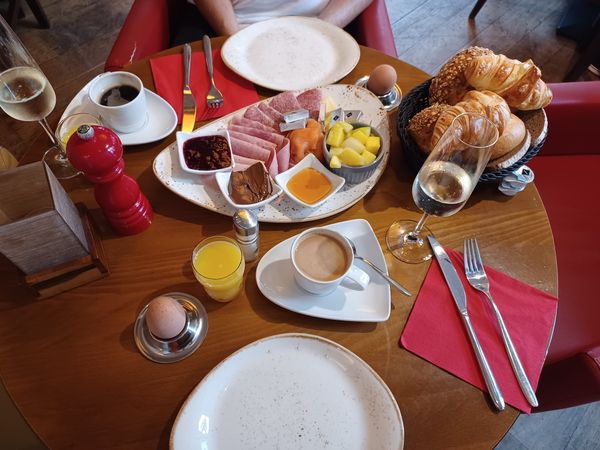 Genieße dein Mittagessen mit Stil