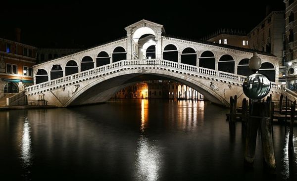 Historischer Markt & Brücke erleben