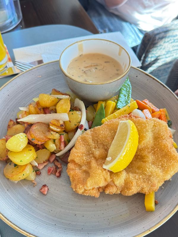 Genieße Fischgerichte mit einem Hauch von Luxus