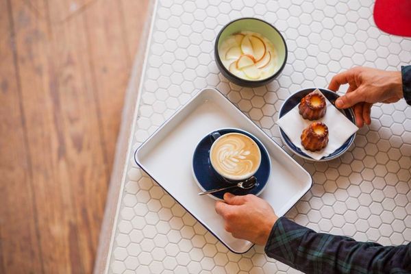 Trendiges Café mit lokalen Spezialitäten