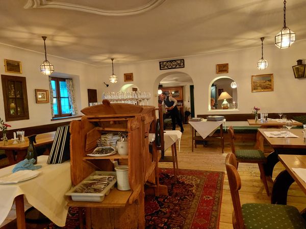 Bayerische Spezialitäten mit Alpenblick