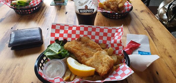 Fisch & Chips im idyllischen Biergarten