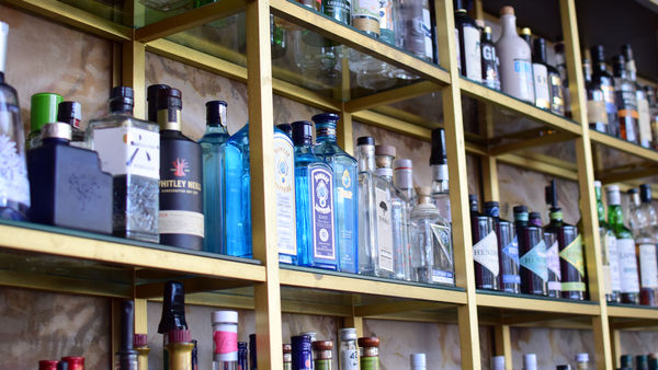 Cocktails mit Panorama in der 360 Grad Bar
