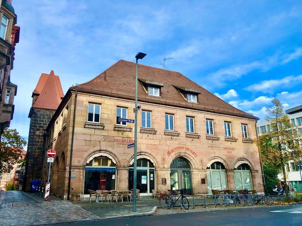 Wein & Bücher in gemütlicher Atmosphäre