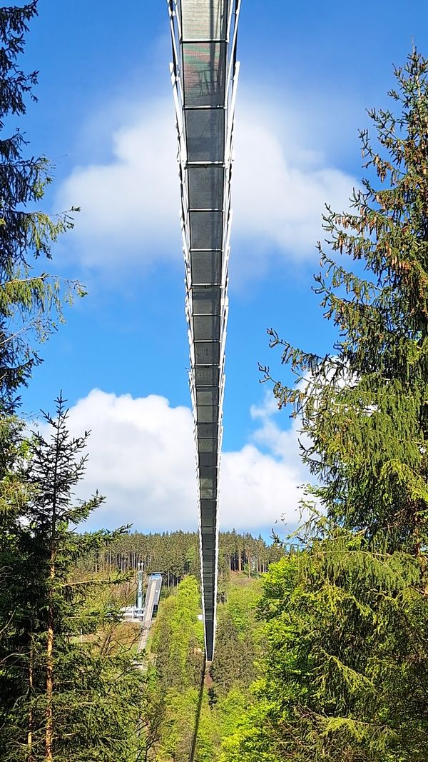 Spaziere über den Wolken auf dem Skywalk