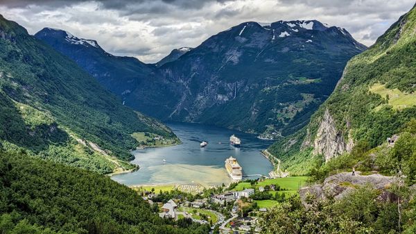 Spektakulärer Aussichtspunkt am Fjord