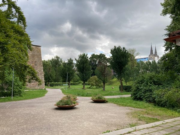 Grüne Oase mit Spielplatz