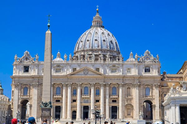 Bewunderung der größten Kirchenbauwerke der Welt