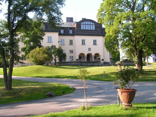 Kunst und Natur in königlichem Garten