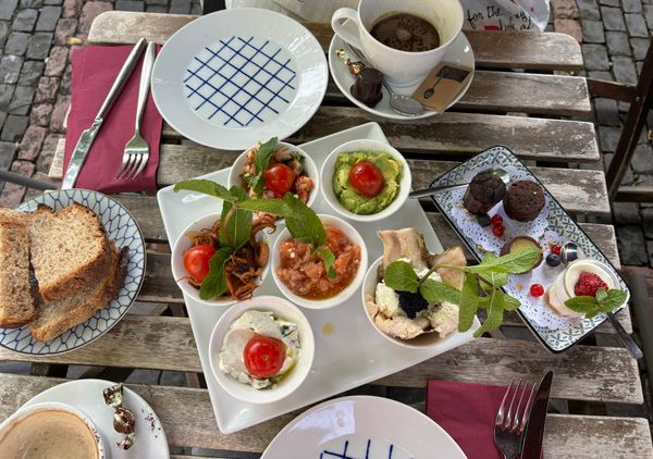 Märchenhaftes Café mit Seeblick