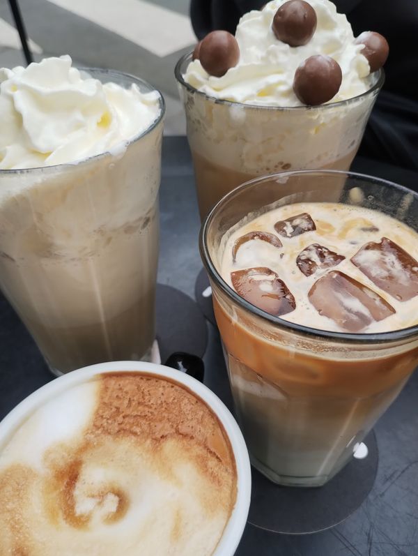 Helles, gemütliches Café zum Arbeiten oder Lesen