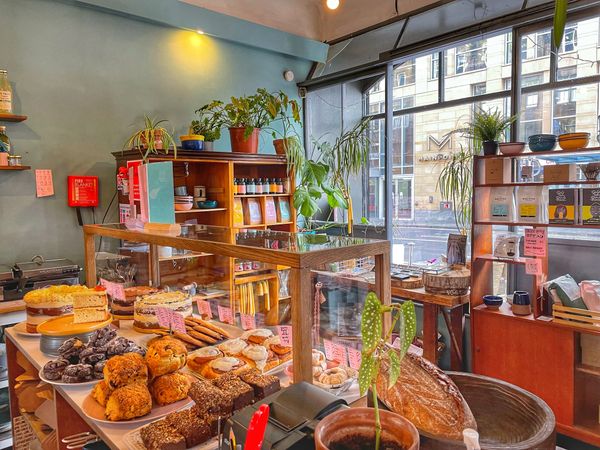 Süße Verführung in gemütlichem Café