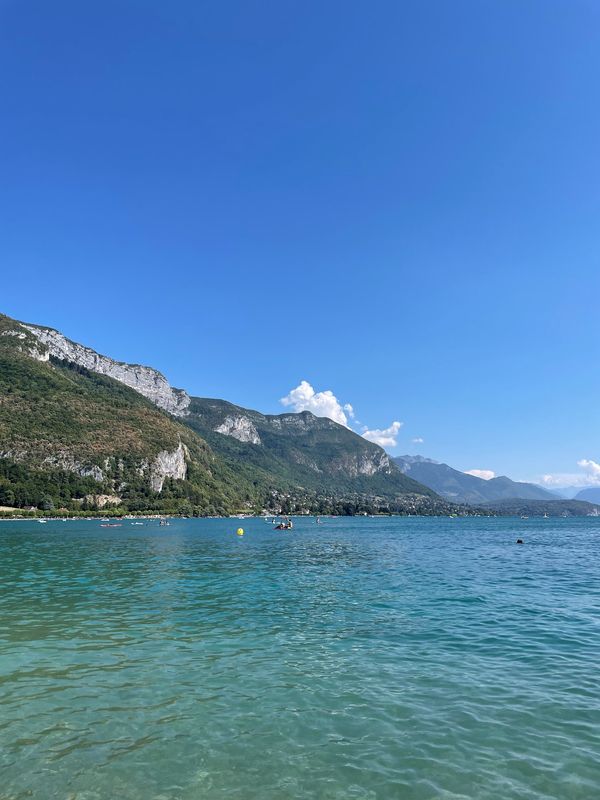 Sonnenbaden mit Alpenpanorama