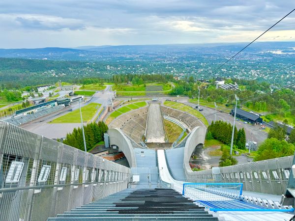 Atemberaubende Aussicht & Skisprung