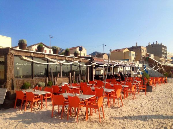 Al Fresco Drinks am Wasser