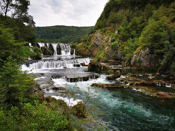 Naturwunder mit Wasserfällen