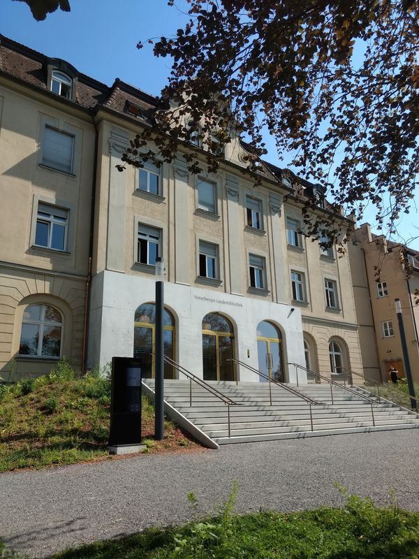 Lesen in einer ehemaligen Barockkirche