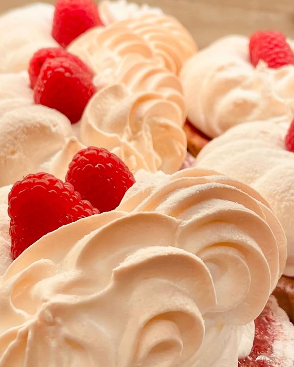 Genieße Kaffee und Kuchen am Timmendorfer Platz