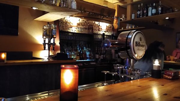 Biergenuss mit Blick aufs Treiben
