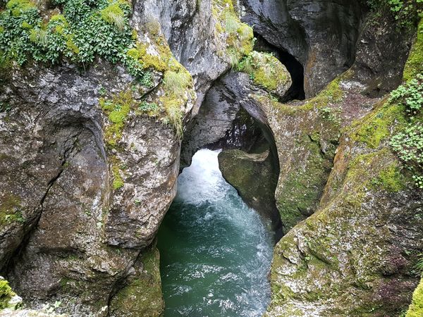 Atemberaubende Schlucht & Höhlenerkundung