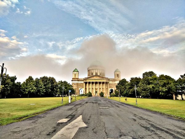 Historischer Platz mit königlicher Aussicht