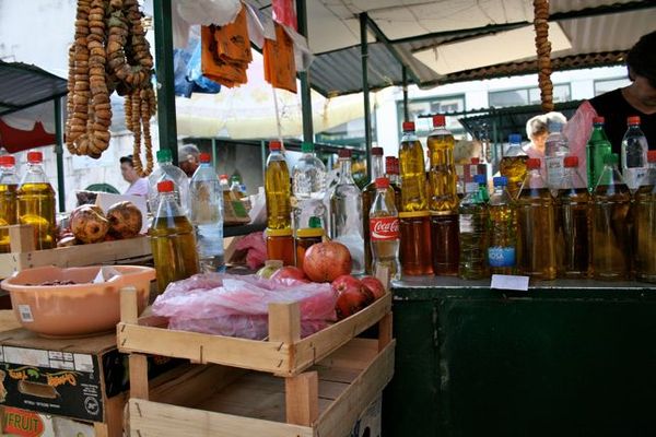 Frische lokale Produkte direkt vom Markt