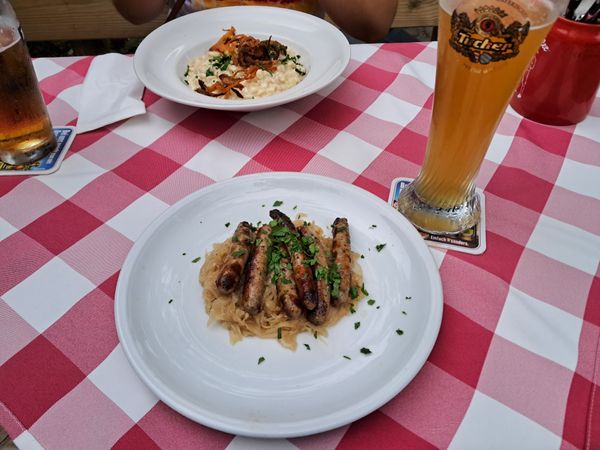 Brotzeit mit Burgblick