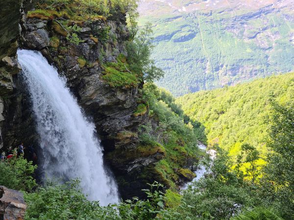 Hinter dem Wasserfall wandern