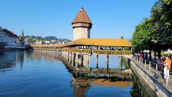 Charmante Stadt am See erkunden