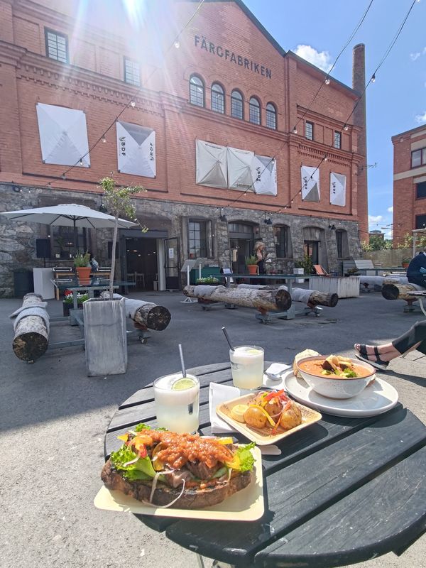 Kunst und Kaffee in ehemaliger Fabrik