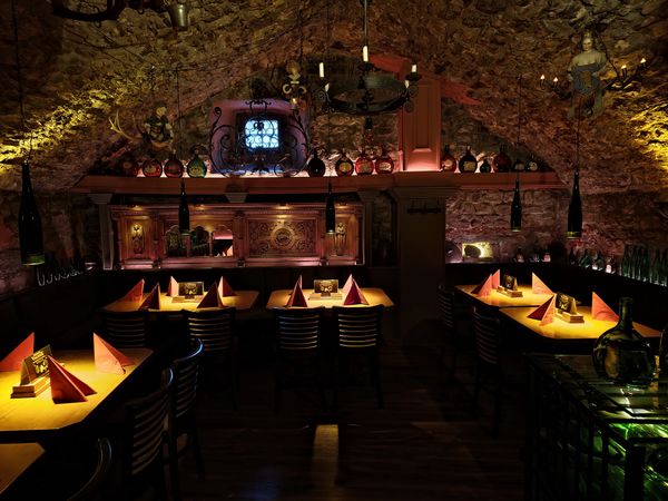 Steakgenuss in historischem Keller