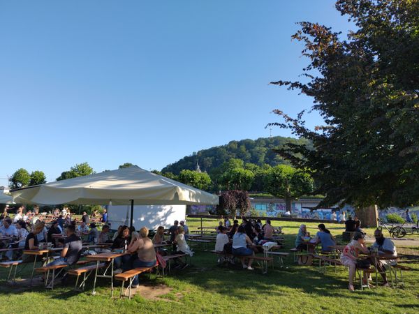 Genieße edle Tropfen bei Weinzeit am Staden