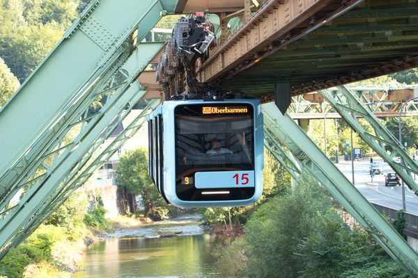 Einzigartige Fahrt über die Wupper