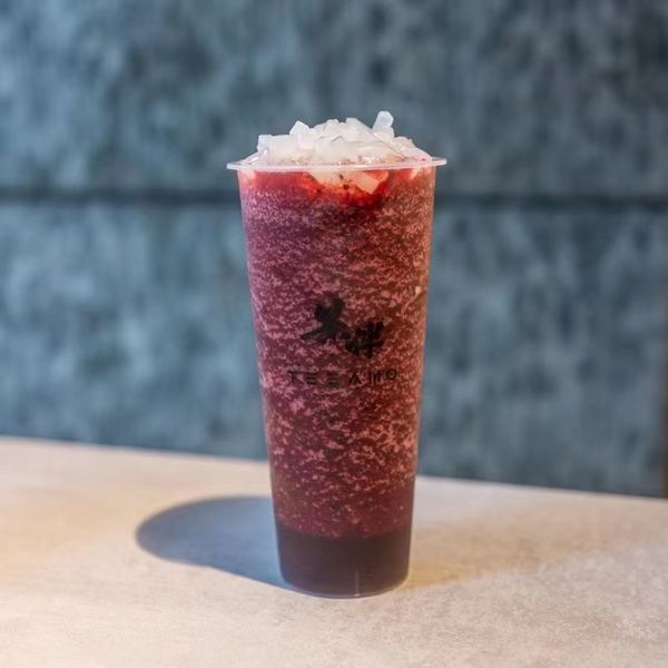 Trendy Bubble-Tea schlürfen bei TEEAMO