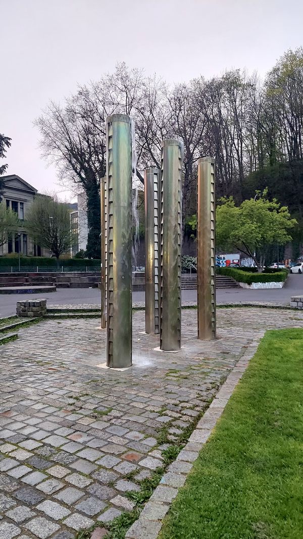 Buntes Treiben im Deweerthschen Garten