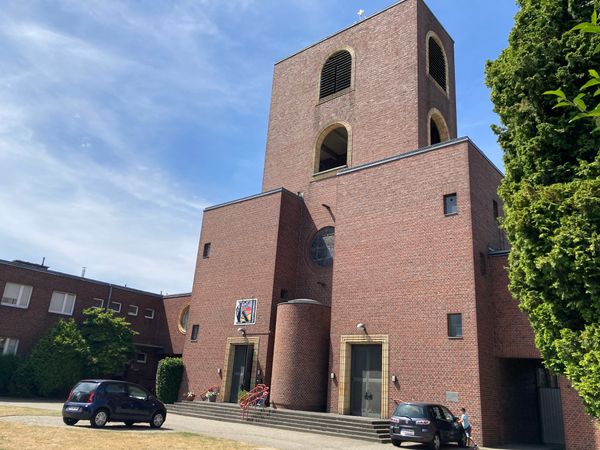 Erreiche neue Höhen in der Kletterkirche