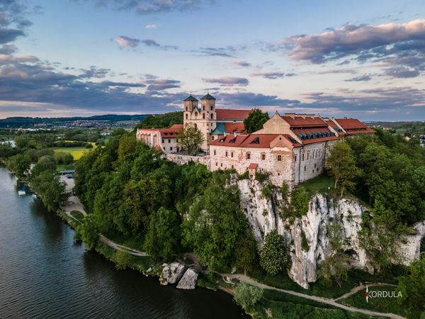 Zeitreise zu den Mönchen am Fluss