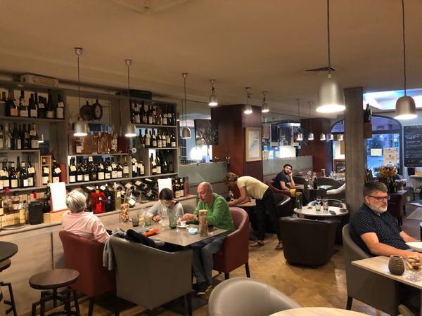Gemütlicher Weinabend mit Enten-Spezialität