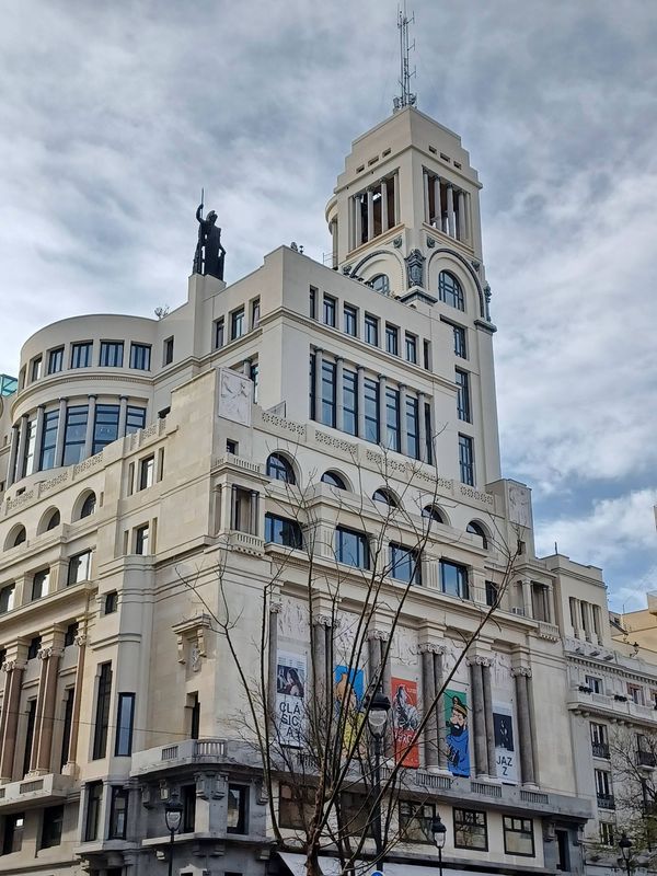 Kunst & Aussicht über Madrids Dächer